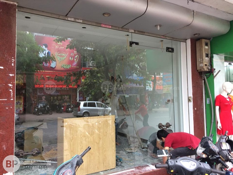Lắp cửa kính thủy lực anh Dũng 228 Ngọc Lâm